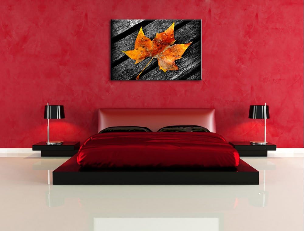 kleines Herbstblatt auf Holz schwarz/weiss auf Leinwand, XXL riesige Bilder fertig gerahmt mit Keilr