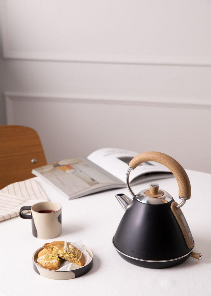 CREATE/KETTLE RETRO M/Elektrischer Wasserkocher Schwarz/Schnelles Aufkochen, Fassungsvermögen 1L, Ab