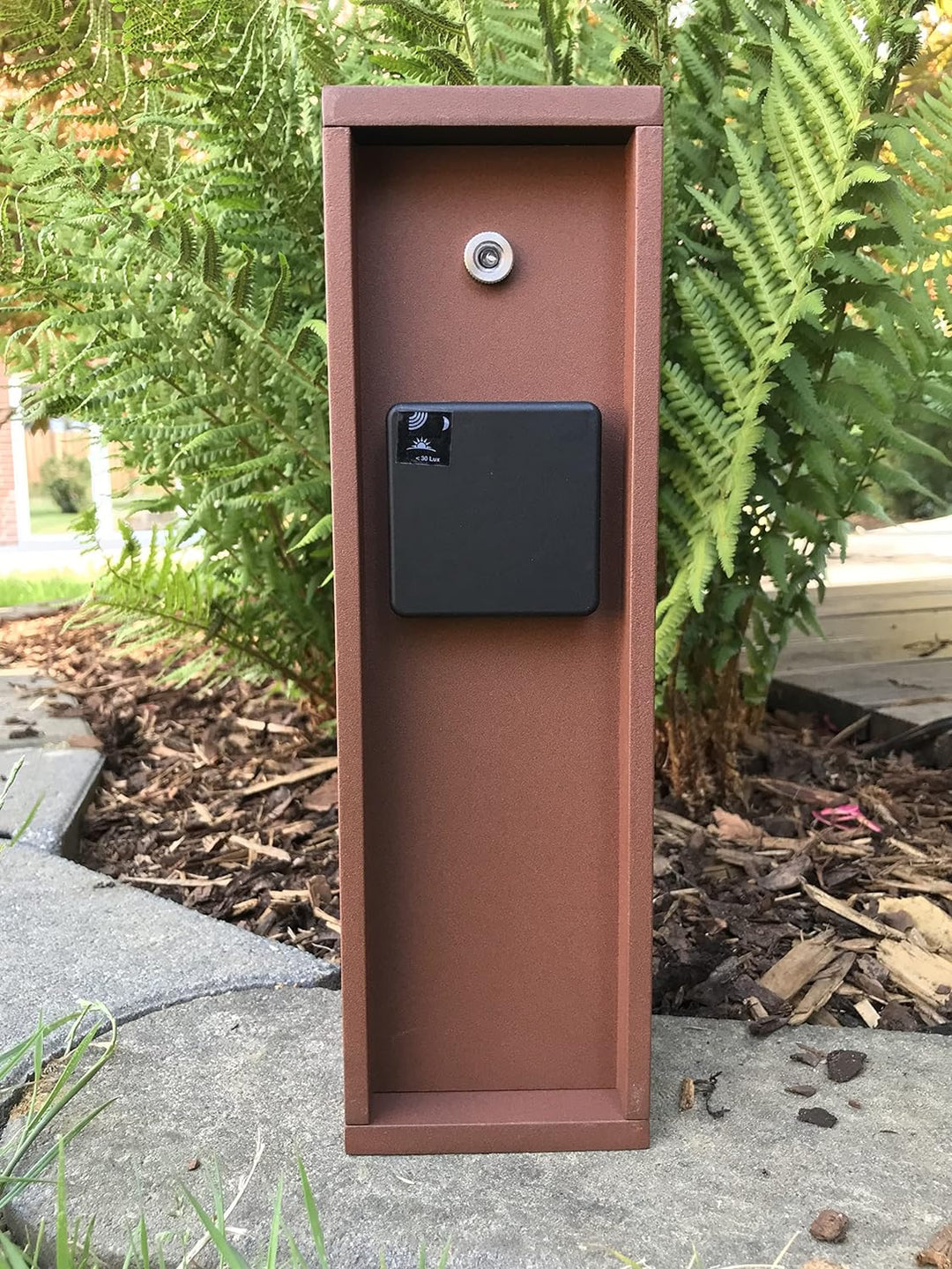 Bold 19417 Pado Aussen-Steckdose-Garten Steckdosen-Säule 3-Fach Stecker in Rost Design (Lichtsensor