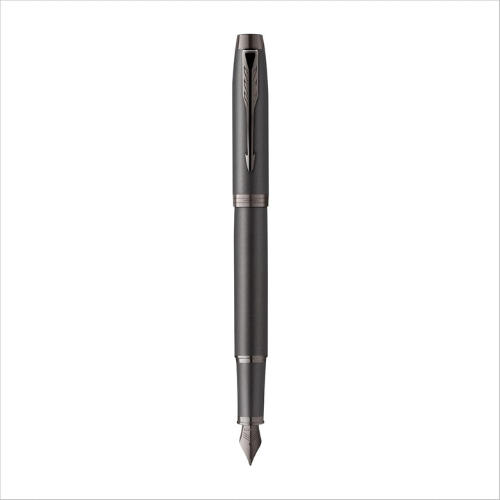Parker IM Monochrome Füller , Oberfläche und Zierteile in Dunkelgrau-Metallic , Füllfederhalter mit