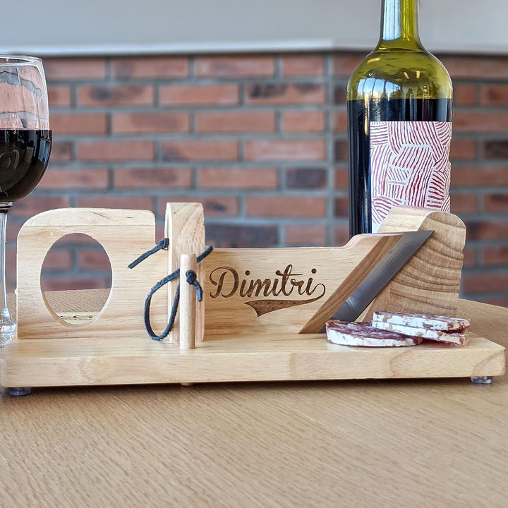 KDO MAGIC - Personalisiertes Wurstschneidebrett - Gravierter Vorname - Holz - Wurst Guillotine - Sch