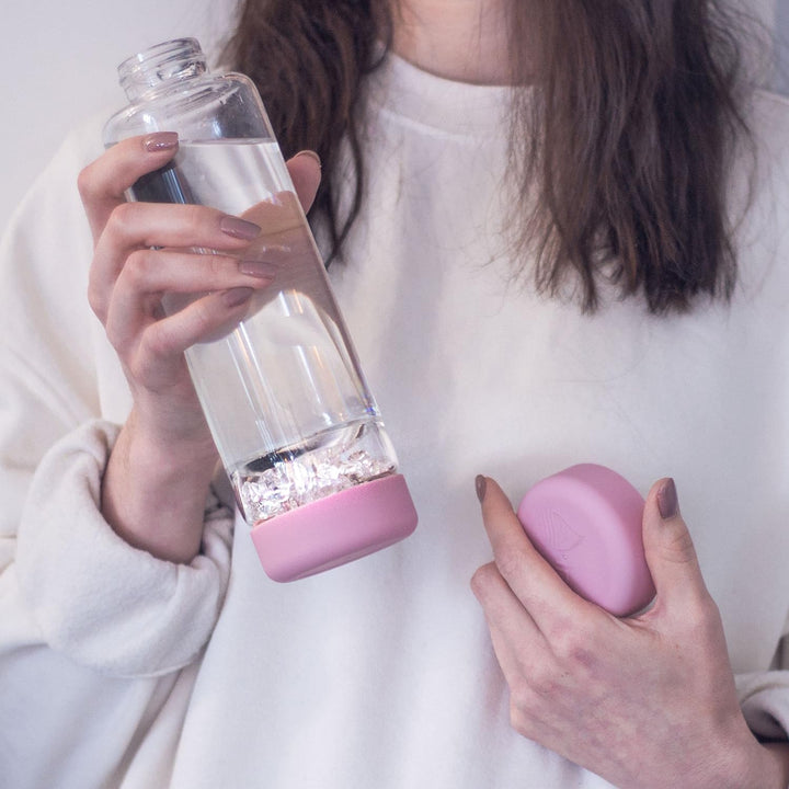 VitaJuwel inu! CRYSTAL by Wasserflasche mit Bergkristall für Individualisten | blossom rose
