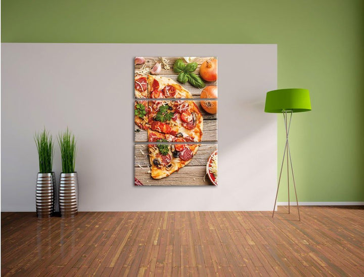 Pixxprint Pizza Italia auf Holztisch als Leinwandbild/Grösse: 3 Teilig (120x80) cm/Wandbild/Kunstdru