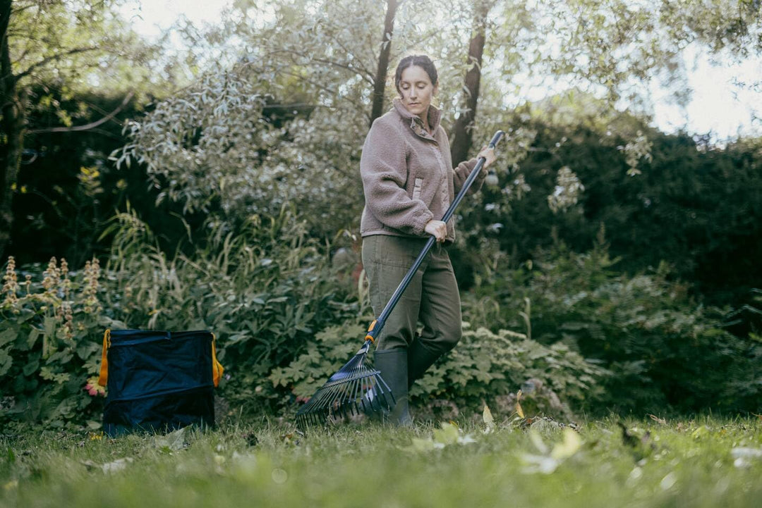 Fiskars OneClick Metall-Fächerbesen, Robuster Rasenrechen-Aufsatz zum Entfernen von Moos und Rasenfi