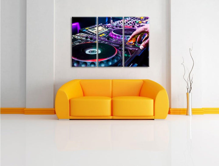 Pixxprint Modern beleuchteter DJ Pult als Leinwandbild | Grösse: 3 Teilig (120x80) | Wandbild| Kunst