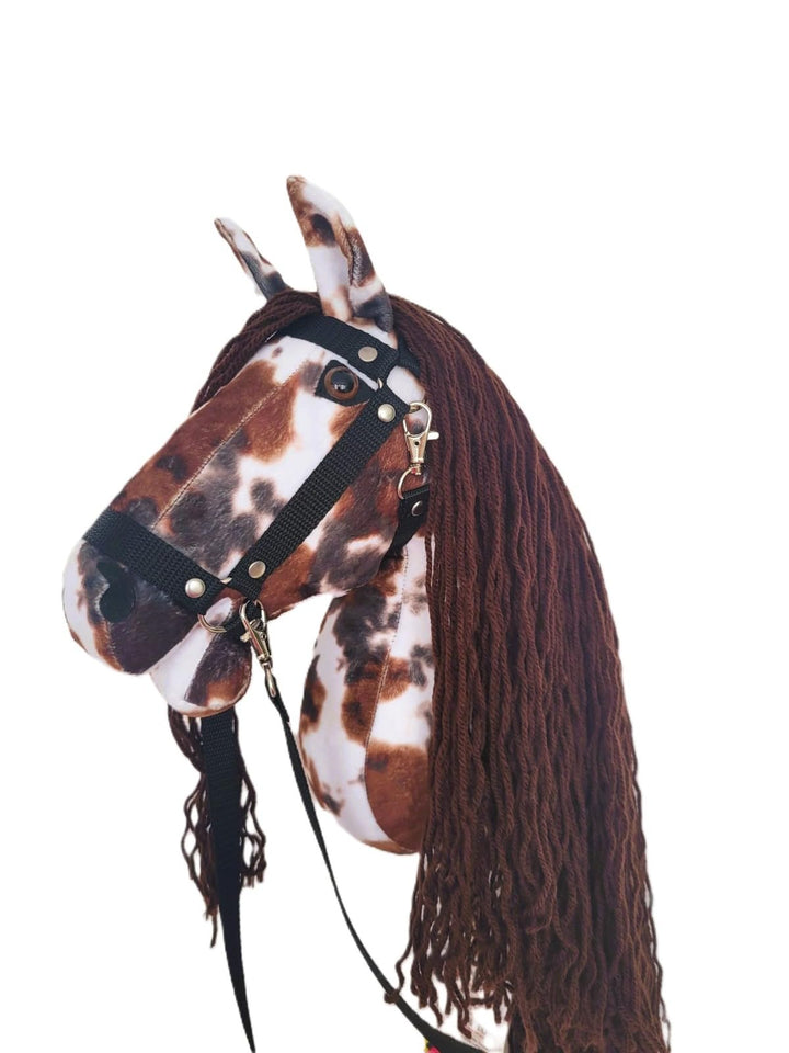 HORSE & toys Einhorn-Spielzeugpferd (Steckpferd) im A4-Format, komplett mit Kantar-Ausrüstung wie au