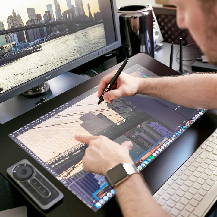 Wacom K100995 Cintiq Pro 24 Touch Tablet (24 Zoll Grafik-Touch-Display mit 4K Auflösung &amp; integriert