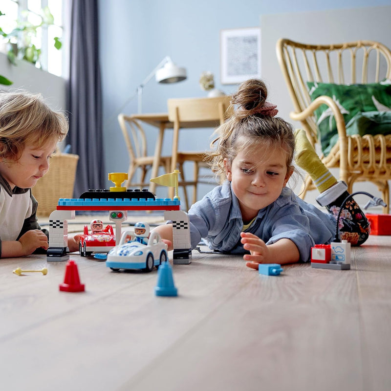 LEGO 10947 DUPLO Rennwagen Spielzeugautos, Kleinkinder Spielzeug, Kinderspielzeug ab 2 Jahre Standar