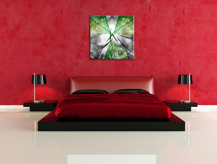 Pixxprint grüne Blätter mit Wassertropfen schwarz/weiss, Format: 70x70 auf Leinwand, 70x70