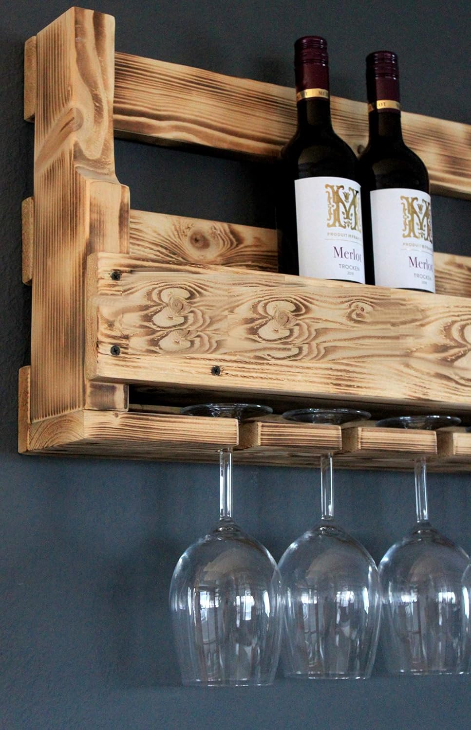 Dekorie Weinregal aus Holz für die Wand - mit Gläserhalter - Geflammt - fertig montiert - Regal für