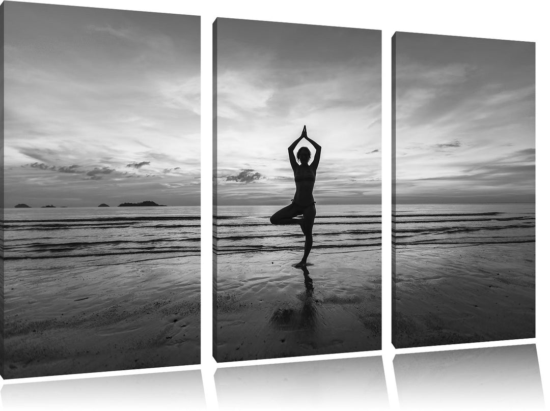Pixxprint Yoga am Strand Kunst B&W 3-Teiler Leinwandbild 120x80 Bild auf Leinwand