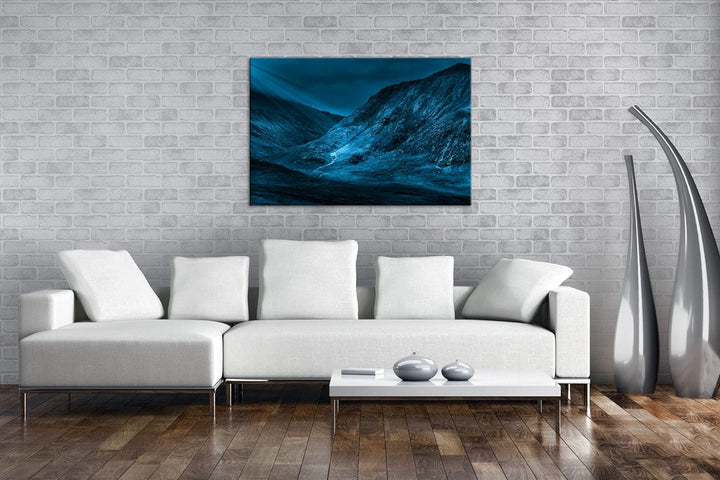 Leuchtende Landschaft in den Highlands Format 100x70 Effekt: Monocrome Blau als Leinwandbild, Motiv