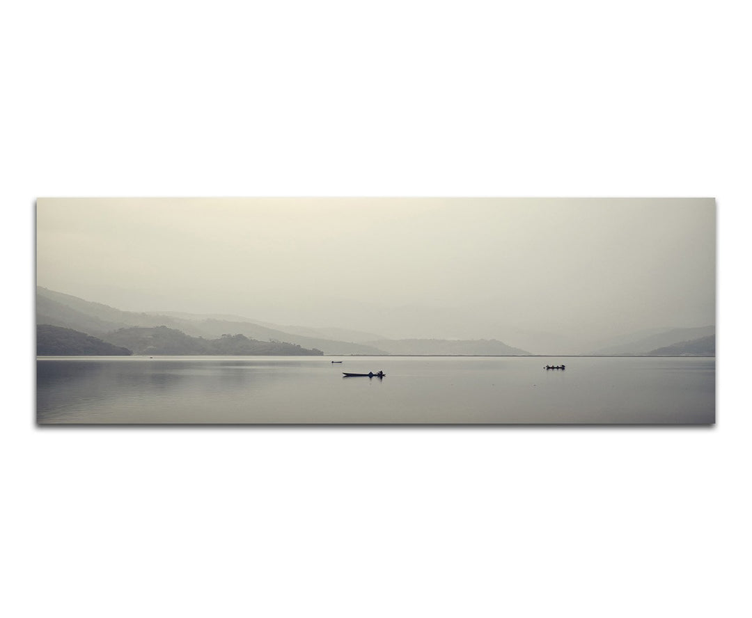 Paul Sinus Art Panoramabild auf Leinwand und Keilrahmen 120x40cm Meer Berge Fischerboote Morgengraue