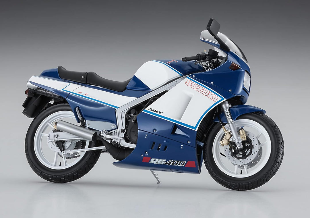 Hasegawa - 1:12 Suzuki RG400 späte Version - Blau/Weiss Farbe mit Unterhaube