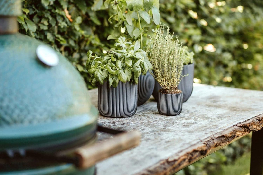 Capi Europe - Blumentopf Kugel Groove Anthracite & Ivory - 24x21 - Elfenbein - Öffnung Ø21 - Blument