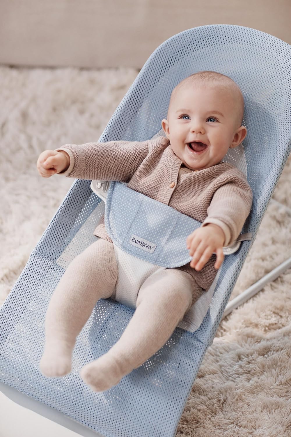 BabyBjörn Babywippe Balance Soft, Hellgrauer Rahmen, Netzstoff, Himmelblau/Weiss Netzstoff Himmelbla
