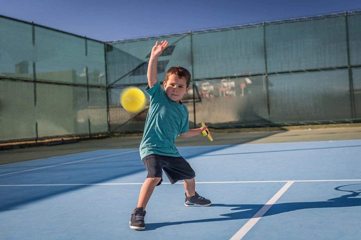 Kinder Tennisschläger mit Tragetasche,4 weiche Trainingsbälle und 6 Badminton Birdies,Tennisschläger