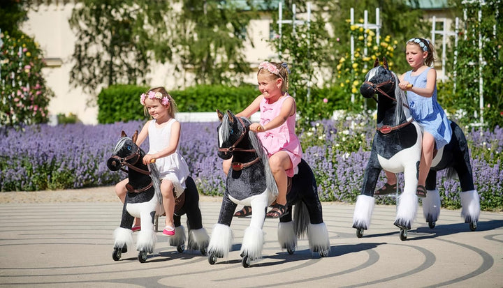 PONNIE Reitpferd mit Rollen Domino S (3-6 Jahre), Spielpferd zum Reiten mit Abnehmbarer Rosa Sattel