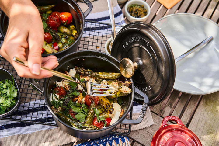 STAUB Gusseisen Bräter/Cocotte, Rund 16 cm, 1,2 L, Aromaregen Funktion, Für alle Herdarten geeignet,