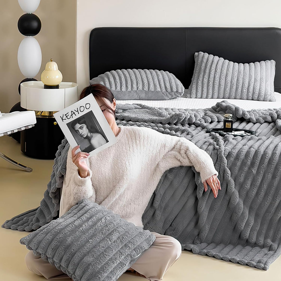 Kuscheldecke 150x200 cm - Warme Flausige Bettüberwurf Decke und Sofadecke Mama, Frauen und Freundin