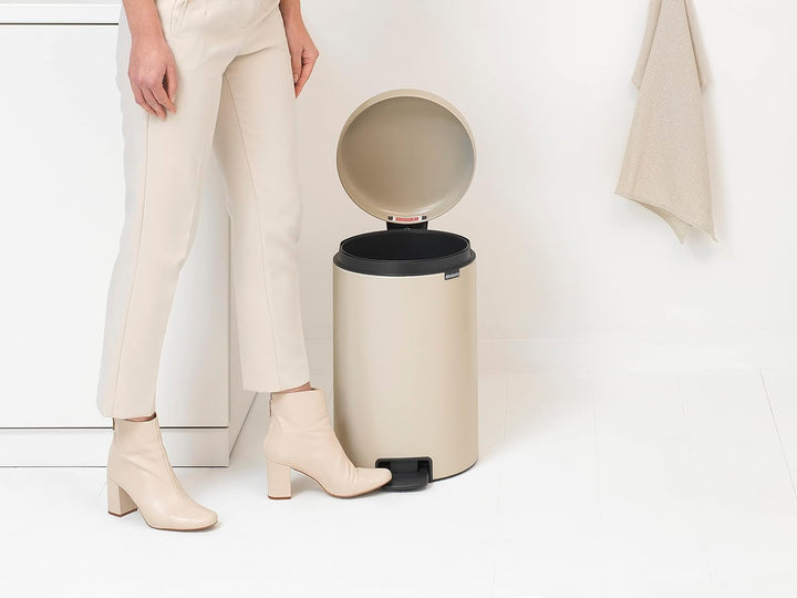 Brabantia - NewIcon Treteimer 20L - Medium Abfalleimer für Küche oder Schlafzimmer - Sanft Schliesse
