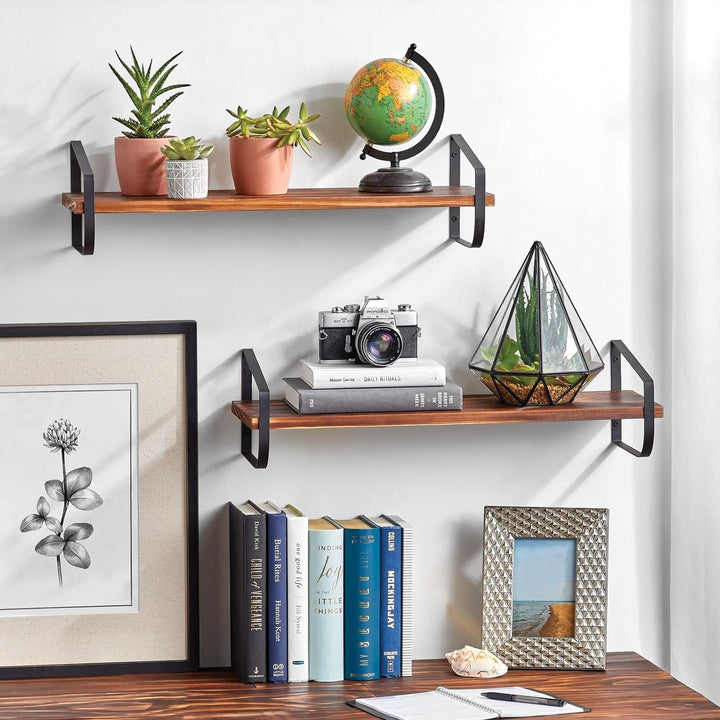 mDesign modernes Wandregal – langes Holzregal mit rostbeständigen Metallhalterungen – Hängeregal für