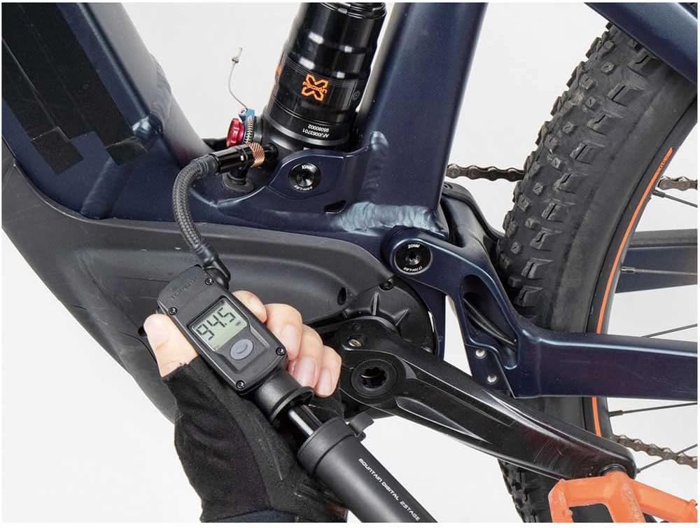 Topeak Mountain Digital 2Stage Minipumpe verfügt über einen innovativen 2Stage-Selector, Druckwerte