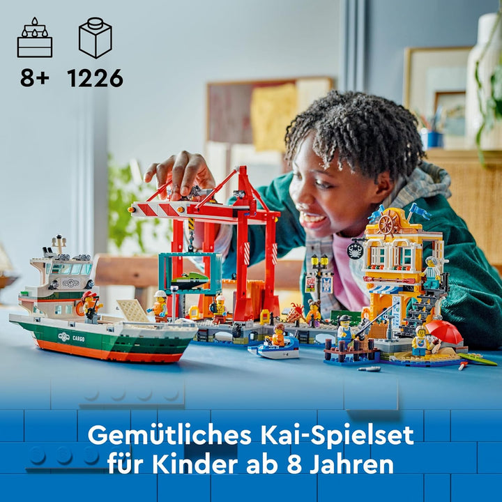 LEGO City Hafen mit Frachtschiff, Bauspielzeug für Jungen und Mädchen ab 8 Jahren, Geschenkidee für