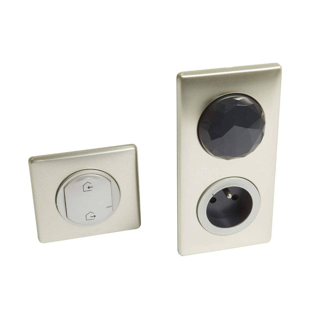 Legrand 067770 Starthilfepaket Céliane mit Netatmo, 1 Steckdose, 1 Steuerkontrolle, Titan