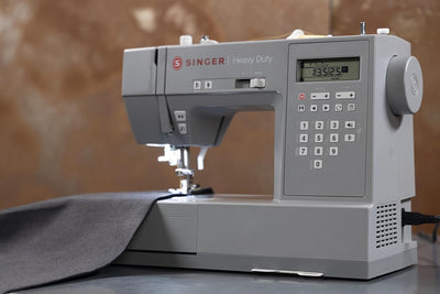 Singer Heavy Duty 6705C: Professionelle elektronische Nähmaschine mit 129 Stichen und 411 Anwendunge