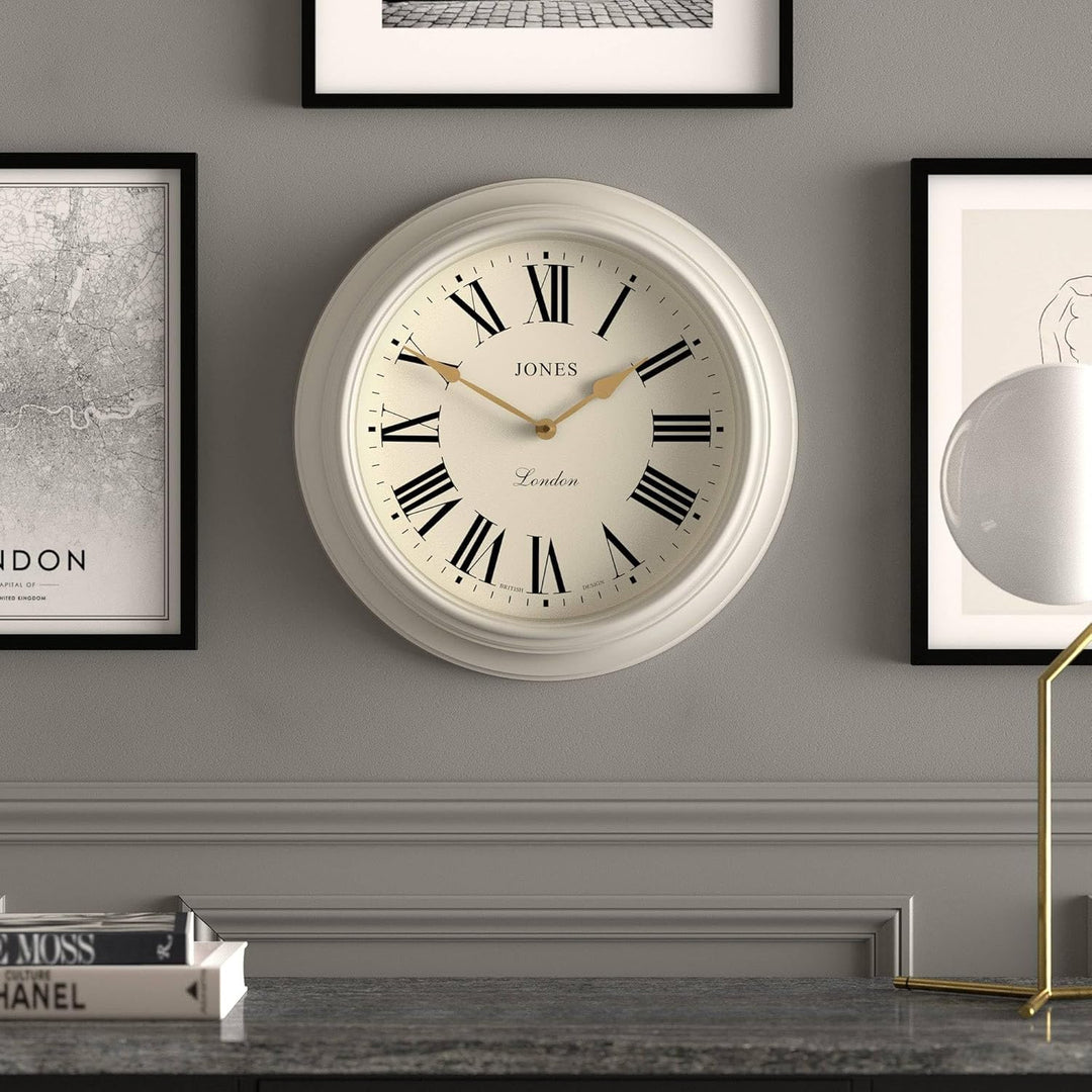 JONES CLOCKS® Supper Club wanduhr | Grosse Klassische runde Uhr | 40 cm | Sehr Blasses Grau | Römisc