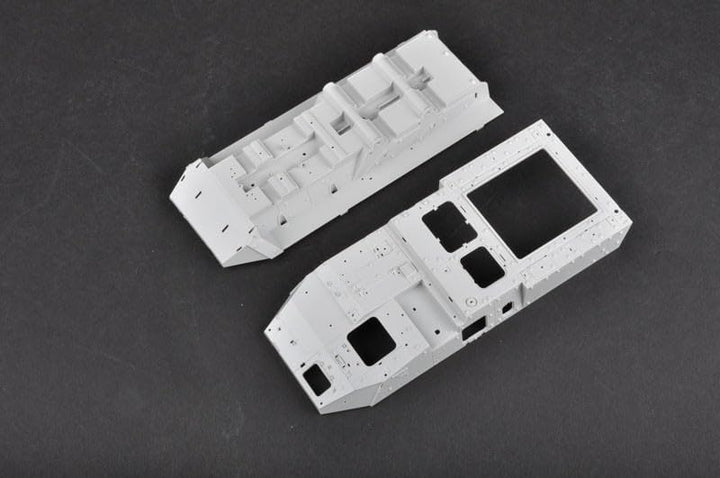 Trumpeter 1512 Modellbausatz M1129 Stryker Mortar Carrier w. 120mm