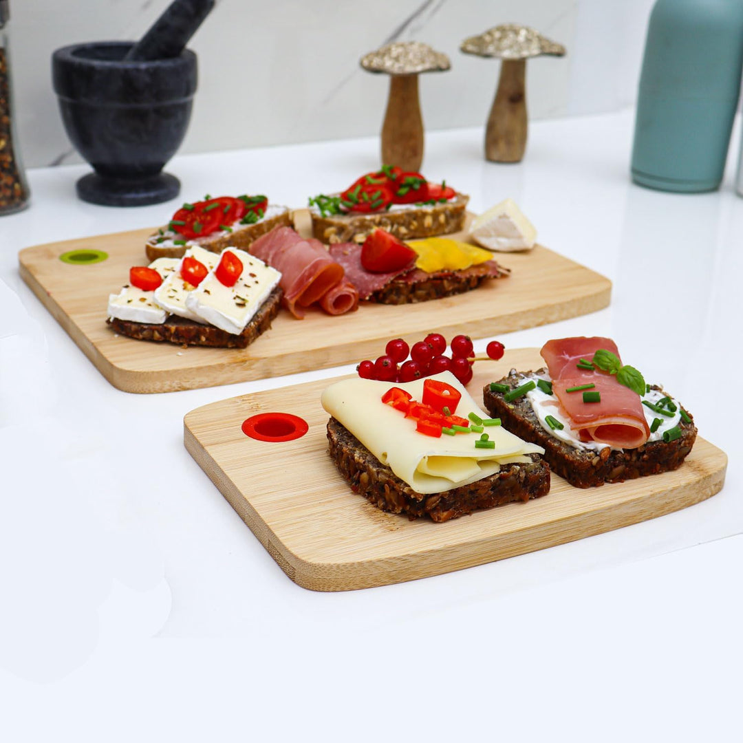 DuneDesign Massiv & Beständig: Farbcodiertes Schneidebrett Bambus 2er Set - 30x22cm Antibakterielles