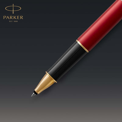 Parker Sonnet Tintenroller , Rote Lackierung mit Goldzierteilen , feine Spitze , Schwarze Tinte , Ge