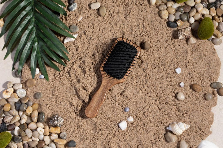 Acca Kappa Pneumatische Kotibé Holz-Paddelbürste mit Pom-Pins Reisegrösse