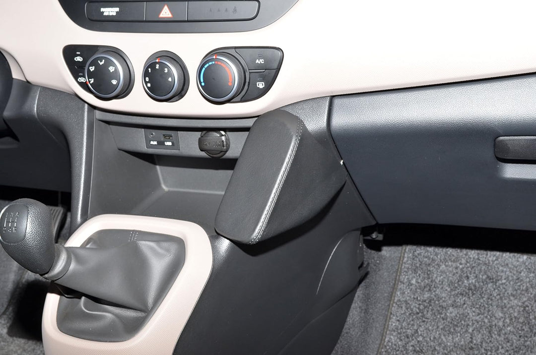 KUDA 1415 Halterung Kunstleder schwarz für Hyundai i10 (2. Gen) ab 11/2013 (ohne Klappe), 1415