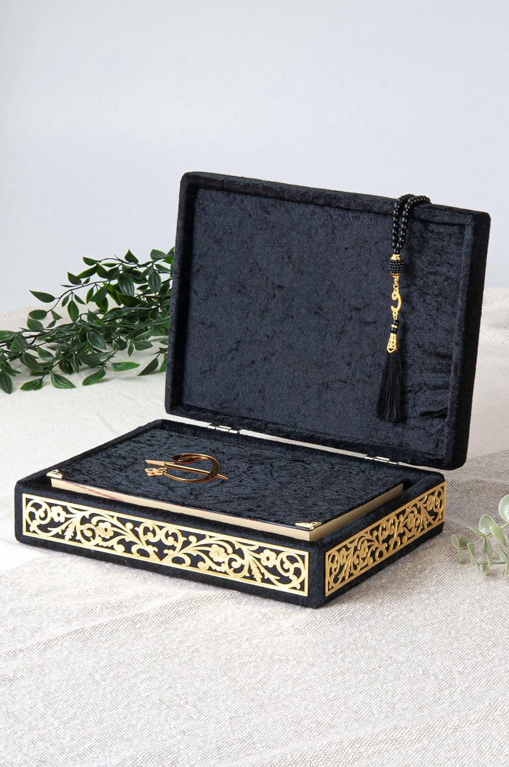 Spezielle elegante Samt bedeckte dekorative Box, Samt bedeckte Quran-Buch in Arabisch- und Gebetsper