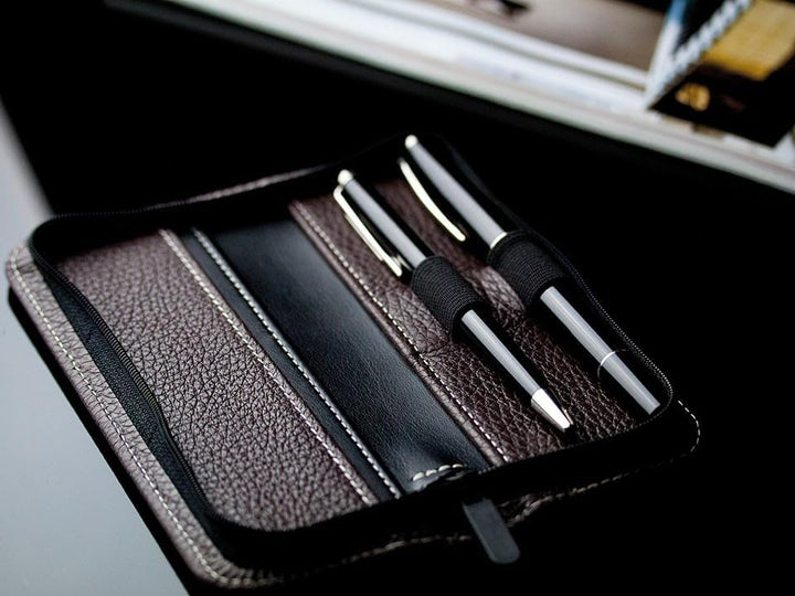 DELMON VARONE - Personalisierbares Schreibgeräte Etui Soft Grain Leder braun - Echtleder Stifteetui