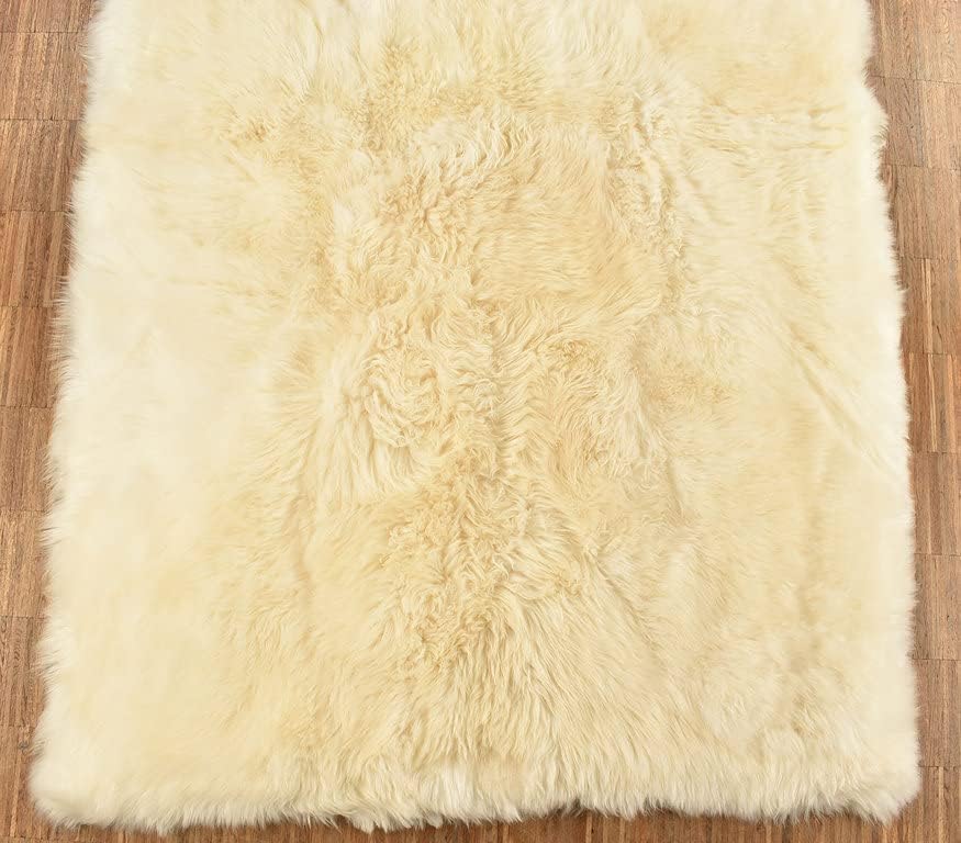 LAMMFELL TEPPICH CHAMPAGNER CREME WEISS CA. 200 x 110 cm FELL TEPPICH KURZWOLLIG AUS 4 SCHWEDISCHEN