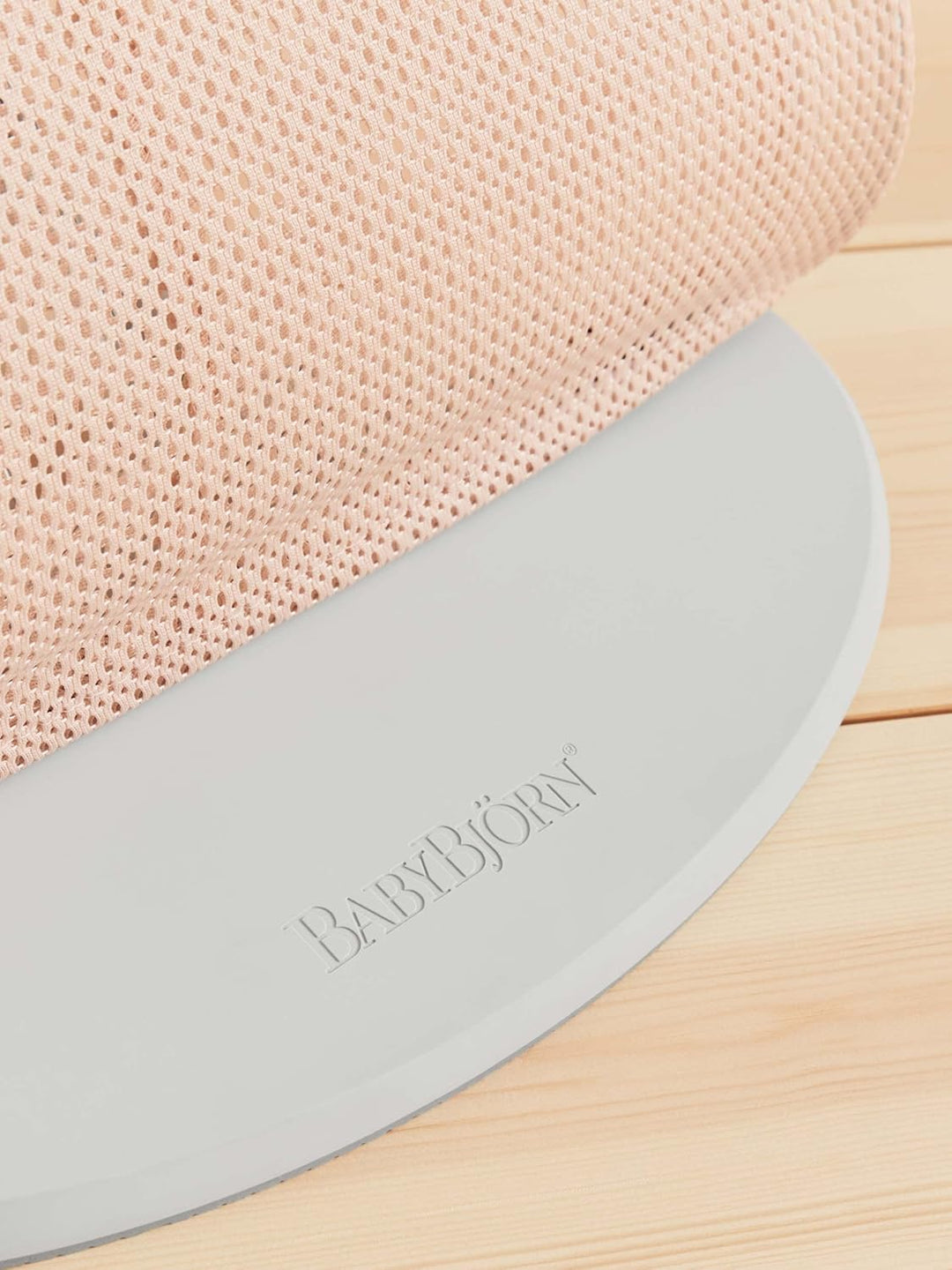 BabyBjörn Babywippe Balance Soft, Hellgrauer Rahmen, Netzstoff, Perlmuttrosa/Weiss Netzstoff Perlmut