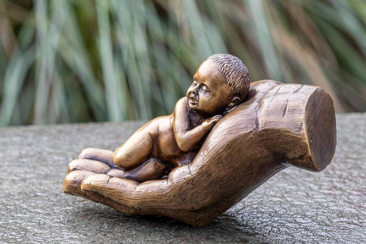 IDYL Bronze-Skulptur Eine Hand mit einem Baby | 9x18x11 cm | Moderne Bronze-Figur handgefertigt | Ga