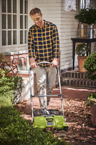 RYOBI 18 V ONE+ Akku-Kehrmaschine R18SW3-0 (Kehrbreite 53 cm, Kickschalter, Auffangbehälter 17 l, oh