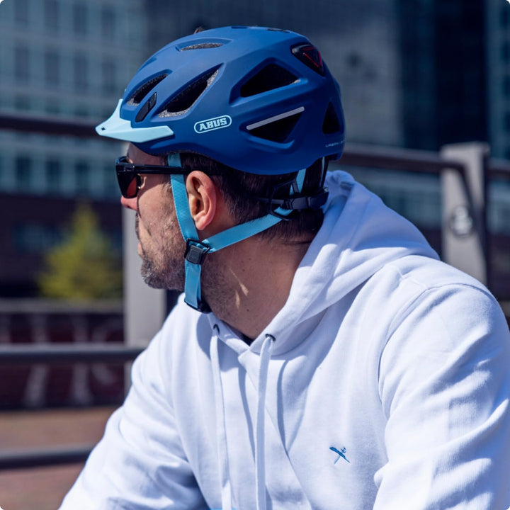 ABUS Stadthelm Urban-I 3.0 - Fahrradhelm mit Rücklicht, Schirm und Magnetverschluss - für Damen und