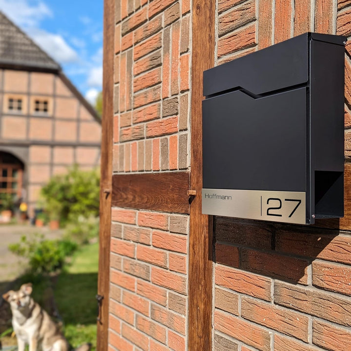 Metzler Briefkasten in Anthrazit RAL 7016 Enno - Wandbriefkasten mit V2A Edelstahl-Namensschild & Ze