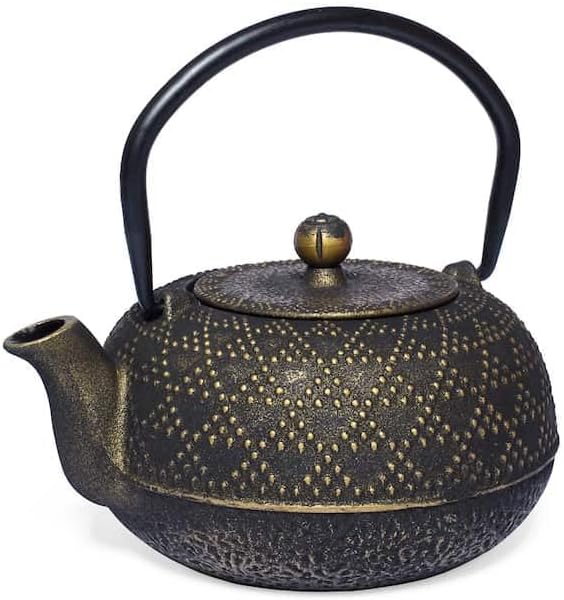 MAOCI Gusseisen Teeset Akita 0,7l schwarz-gold + 2 Becher und Gusseisen-Untersetzer