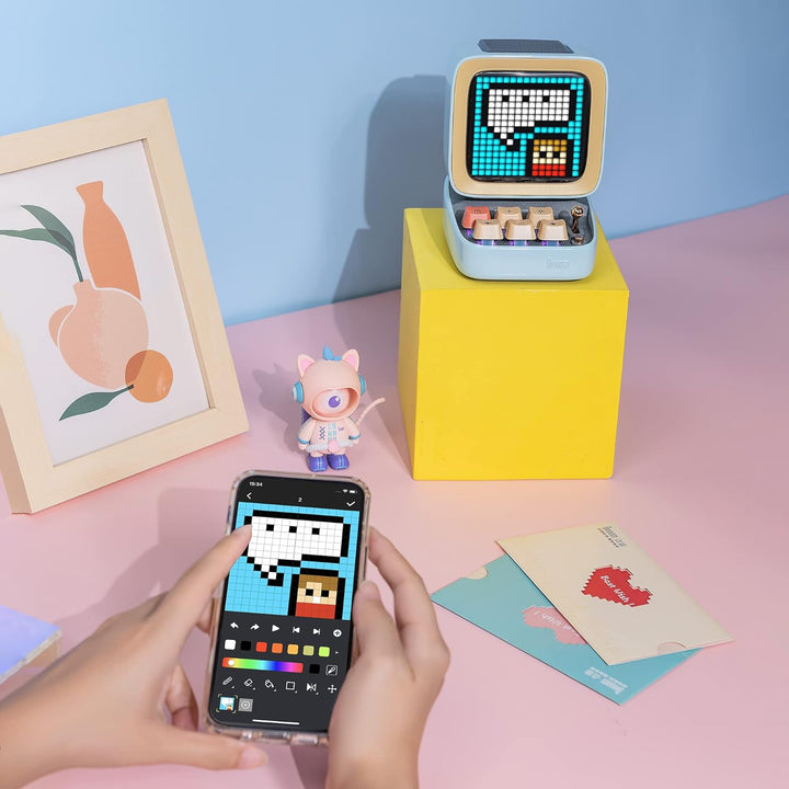 Divoom Ditoo-Mic Pixel Art LED tragbarer Bluetooth-Lautsprecher mit drahtlosem Karaoke-Mikrofon, App