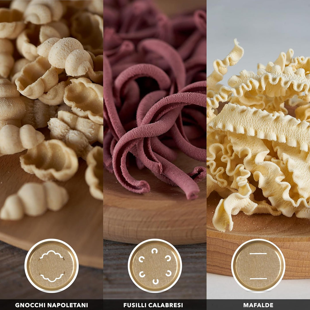 Pastaio Nudelmaschine, 14 Stück, davon 3 aus Bronze für 19 Nudelsorten. Nudelmaschine, produziert bi