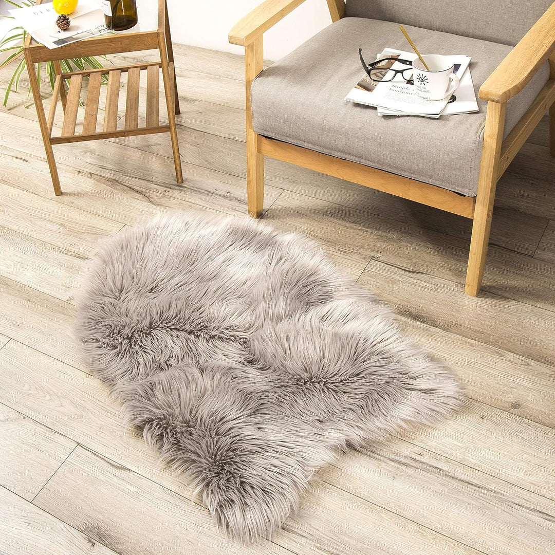 Teppich Wölkchen Lammfell Kunst-Fell-Teppich | Hochflor Deko Schaffell als Flauschiger Bett-Vorleger