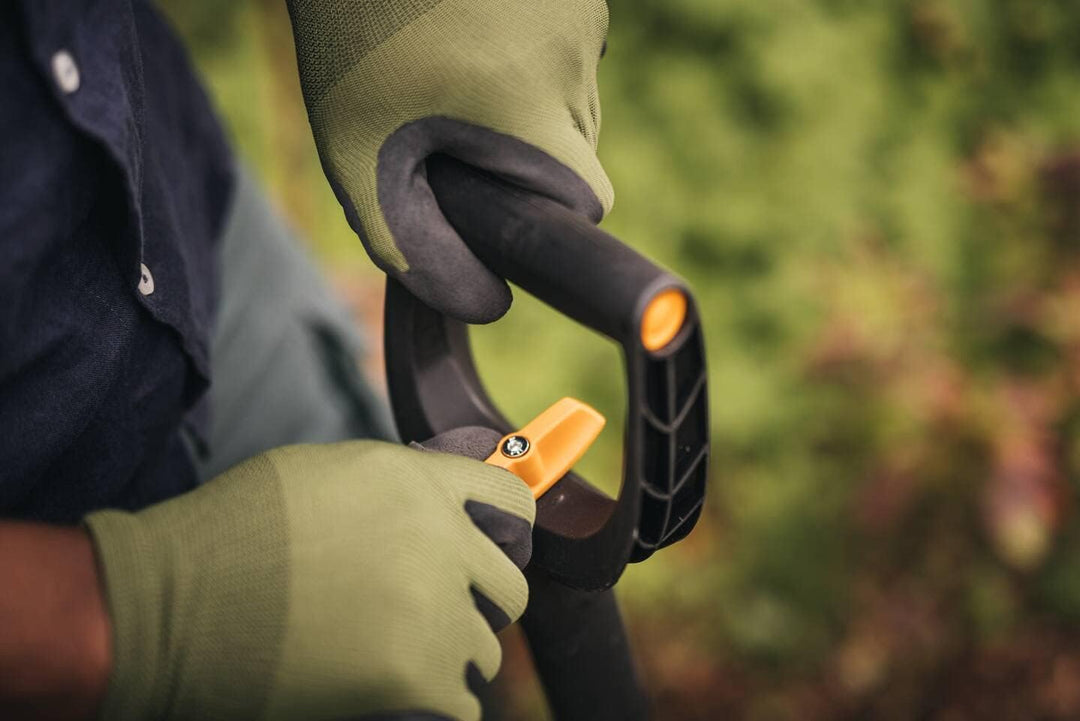 Fiskars Teleskop-Schaufel zum Anheben und Bewegen von Schüttgut und Schnee, Länge: 121 - 140 cm, Ver
