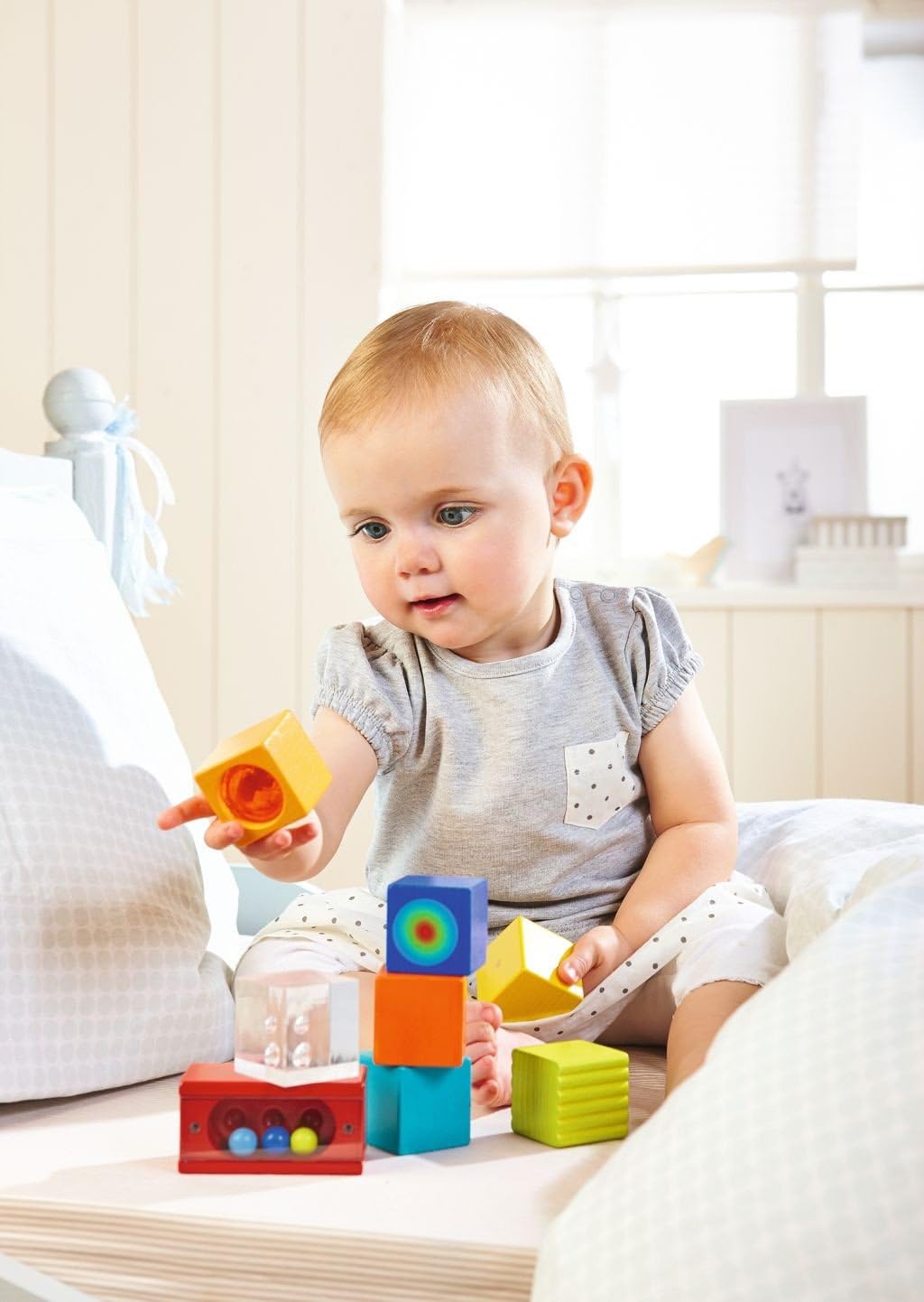 HABA Entdeckersteine Farbenspass – Sensorikspielzeug für Kinder ab 12 Monaten – 6 Bunte Würfel mit v
